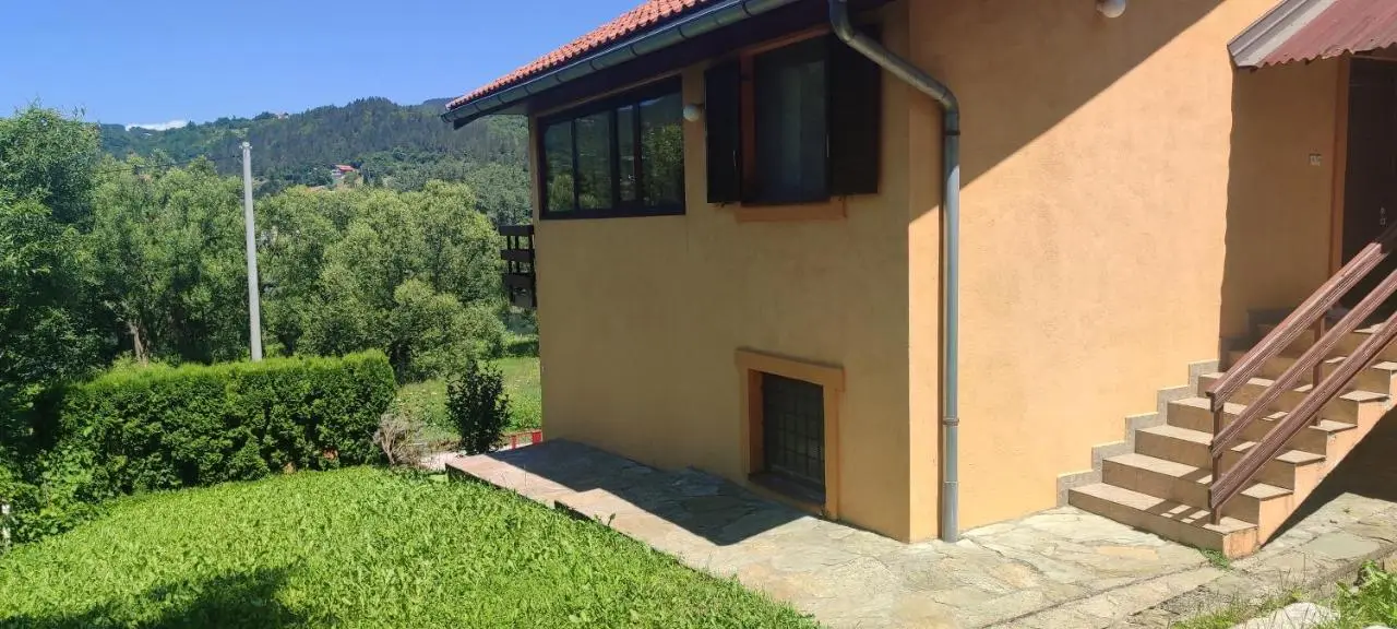 Lake House Ceric