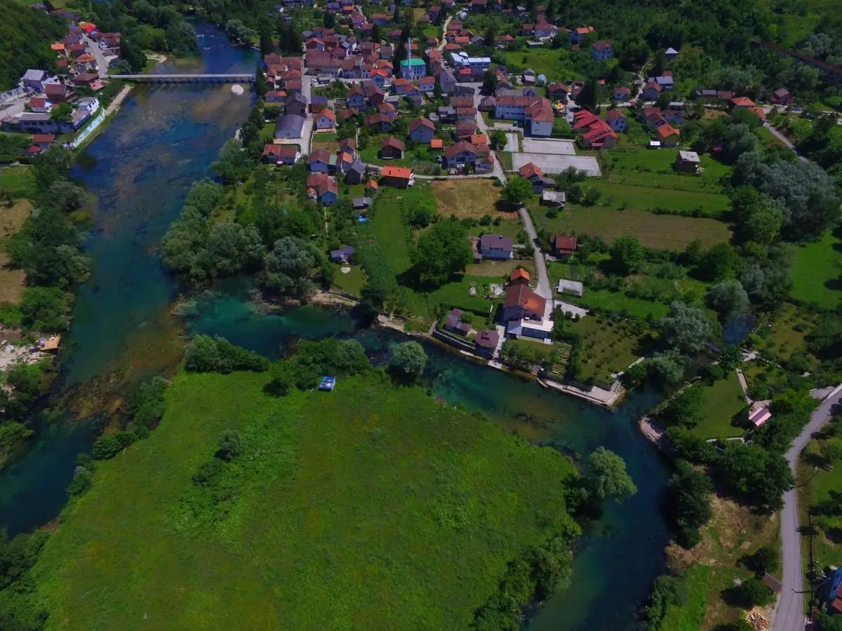 Domaćinstvo Una-Ostrovica