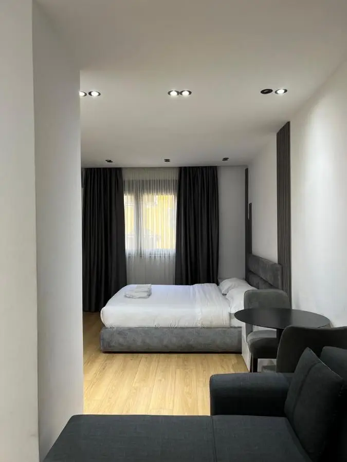 Enzo Rooms Center