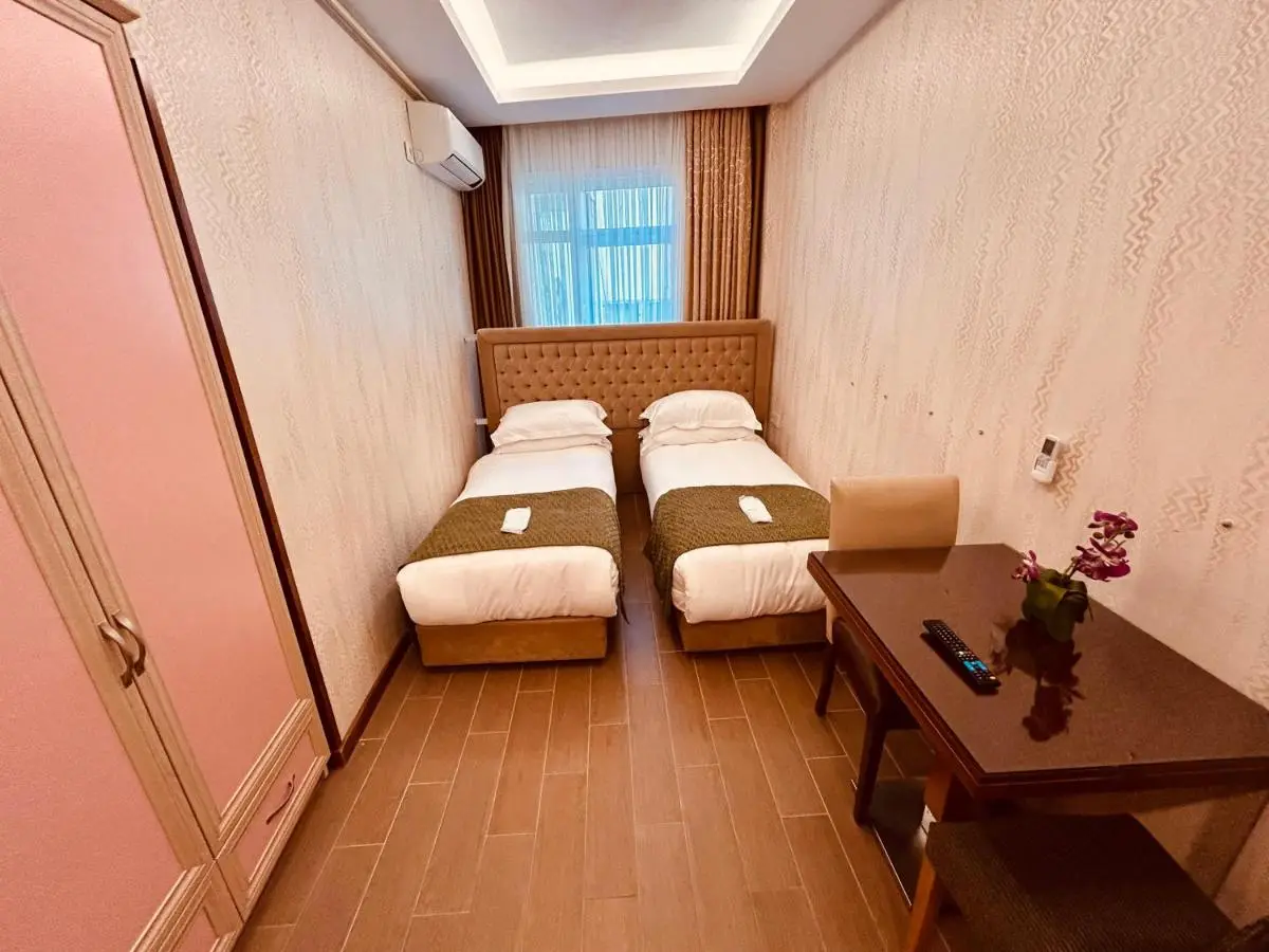 Lily Rooms