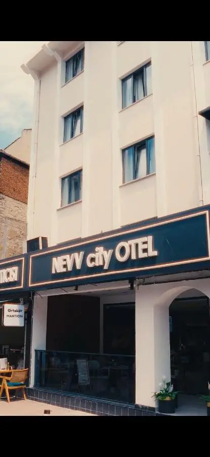 Nevv City Hotel