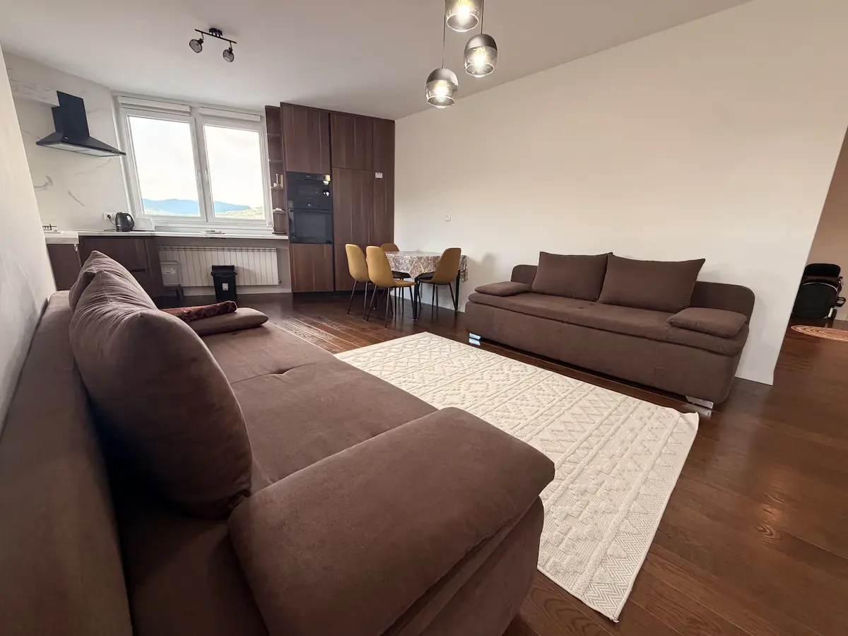 Spacious Apartment with Stunning Views & Many Beds