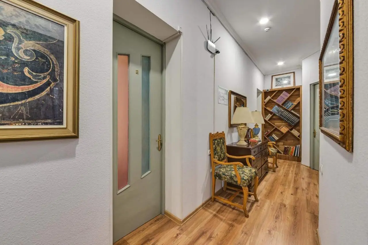House 52 Boutique Hotel