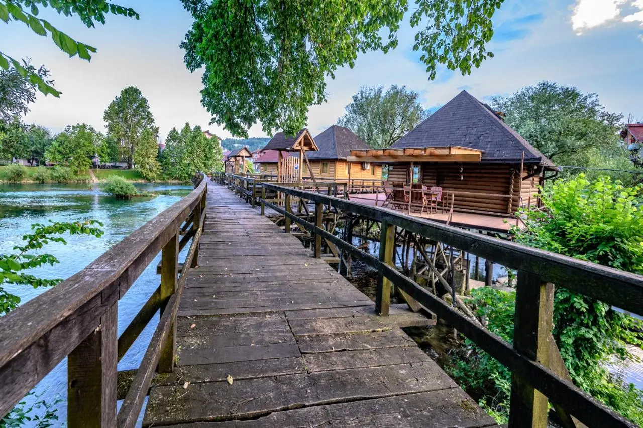 House on piles, Una river 'Apartman Una'
