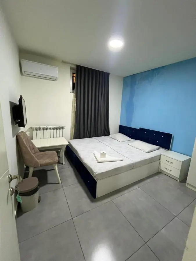 Pak Az Deluxe Hotel