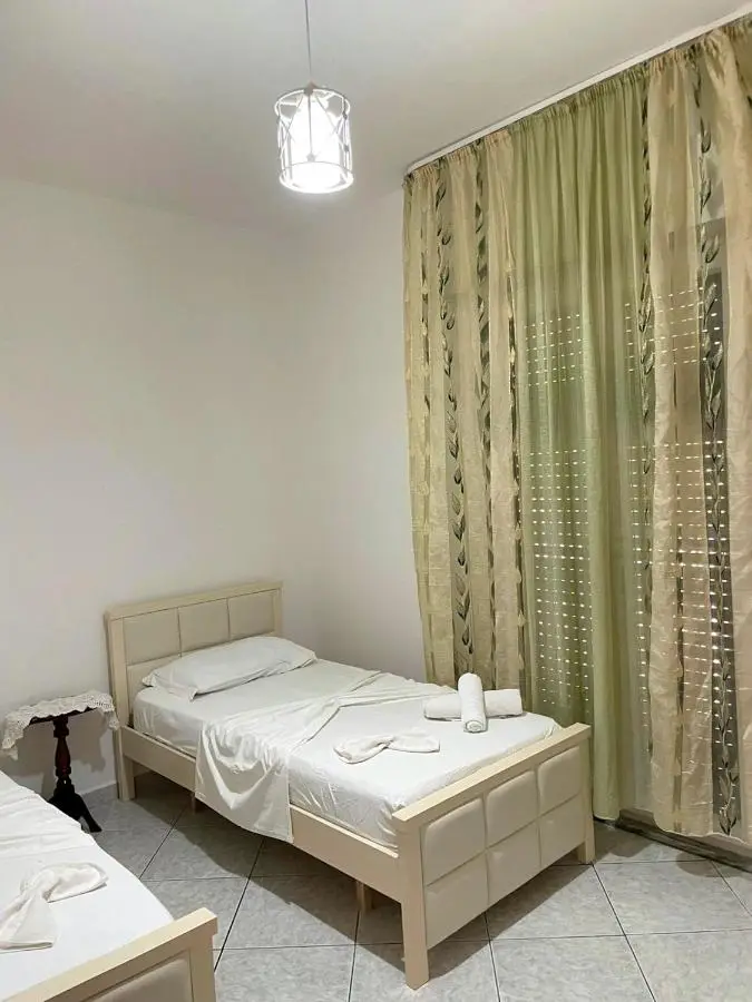 Villa Joli - Spacious Houses with Yard & Parking in Central Vlore