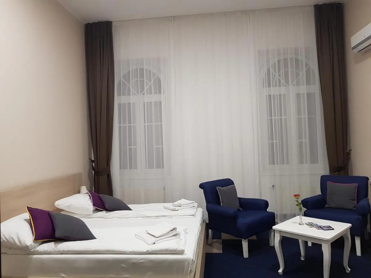 Hotel Story