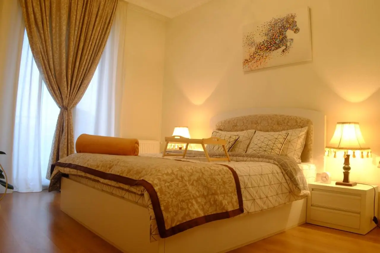 Ameri Plaza Green Apartments