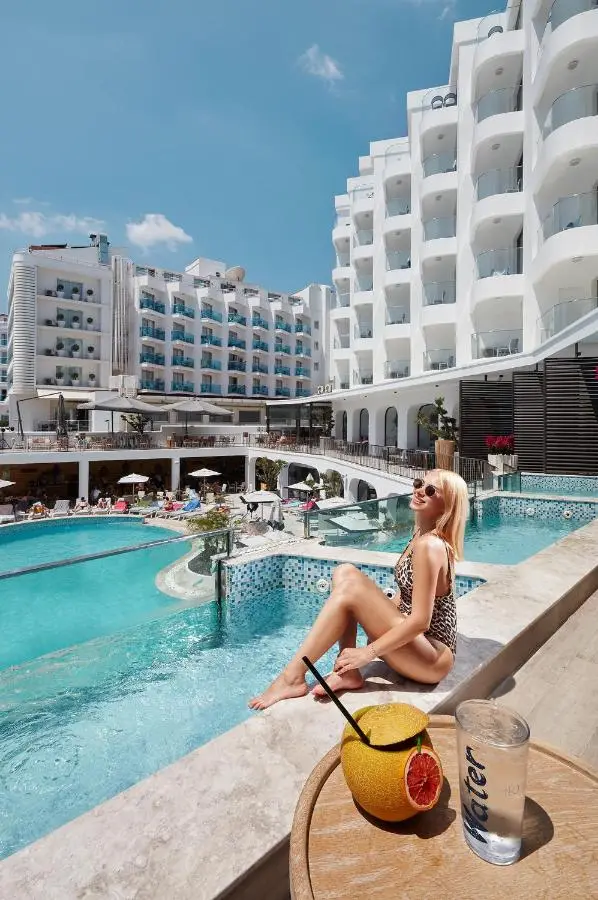 Lalila Blue Suites