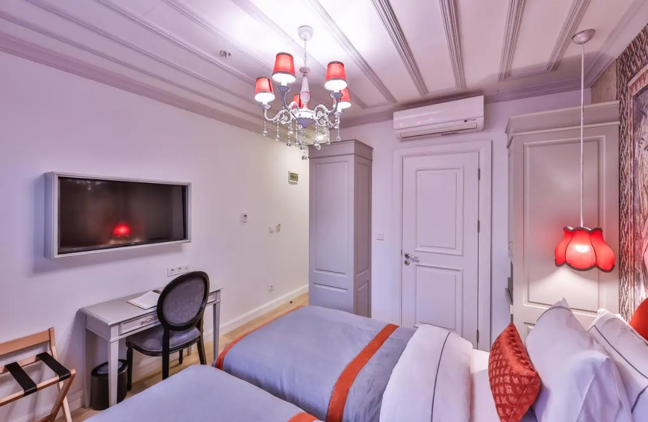9 Doors Hotel