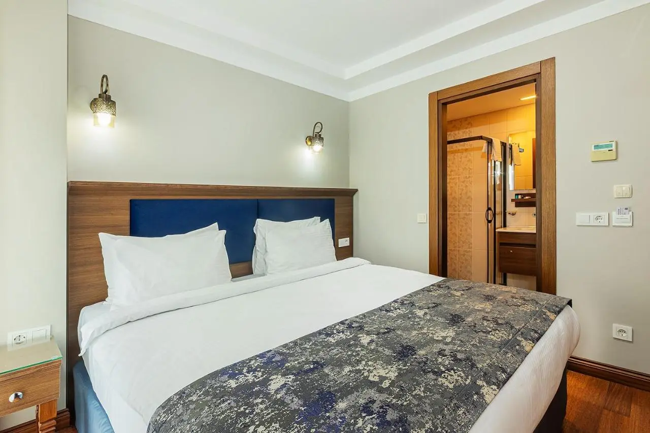 Aristocrat Hotel