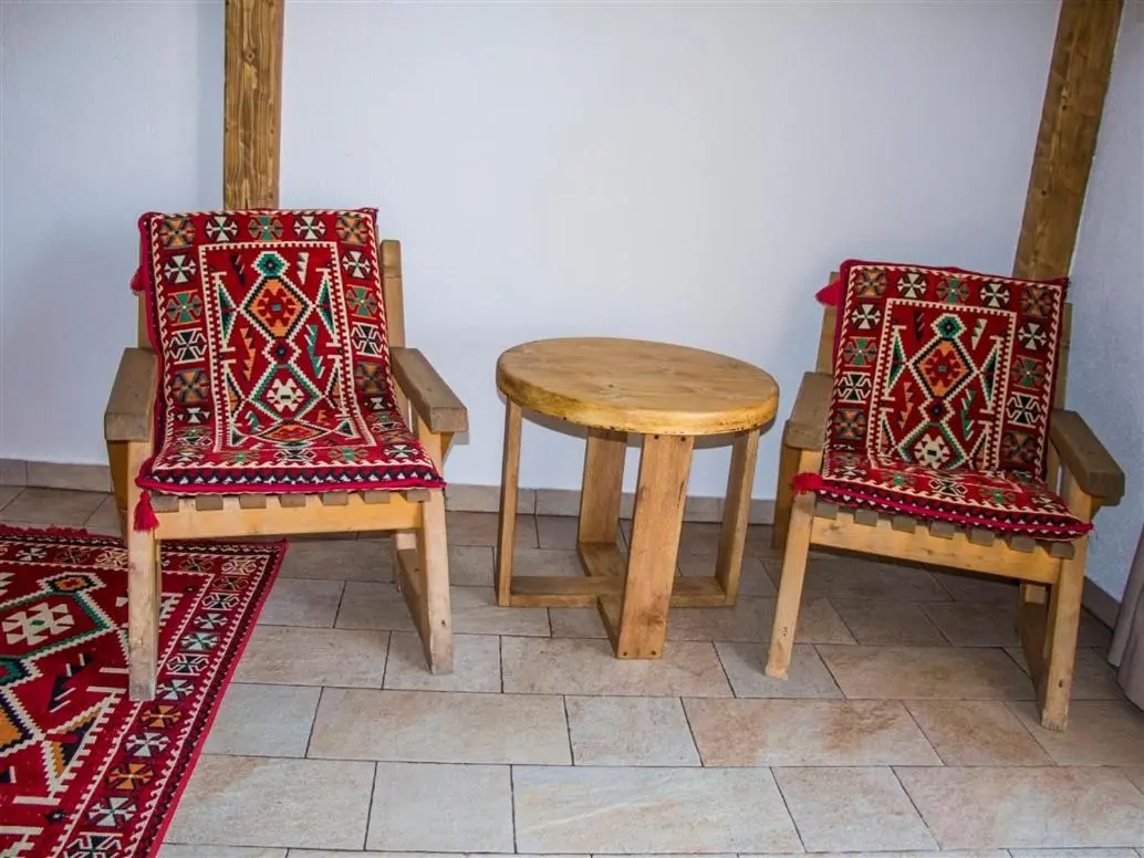 Mountain bungalows and a Hobbit House - Jazavčije Rupe