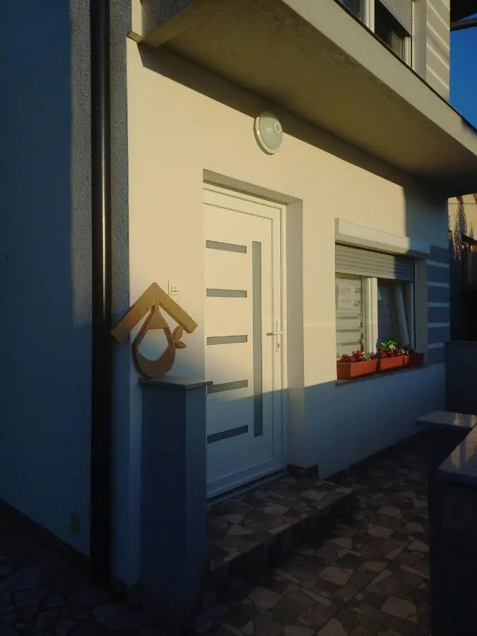 Ćeif HOUSE
