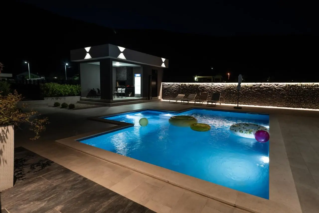 Villa TORO Velvet