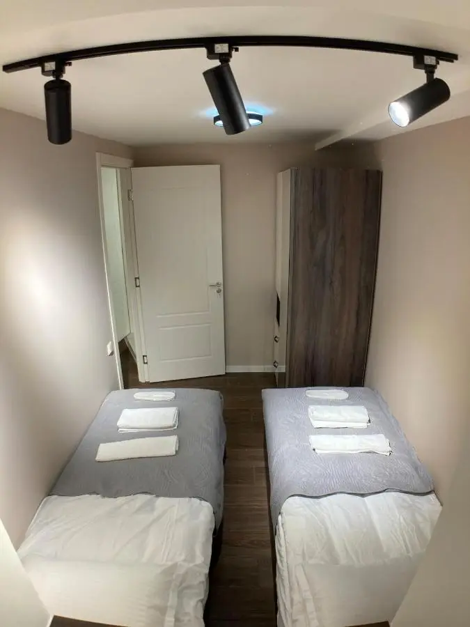 A cozy and comfortable semi-basement apartment