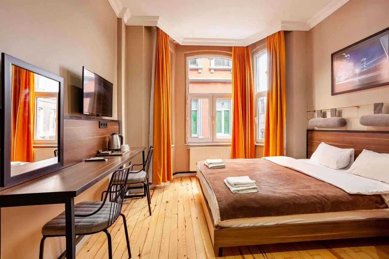 Aram Kerasi Rooms