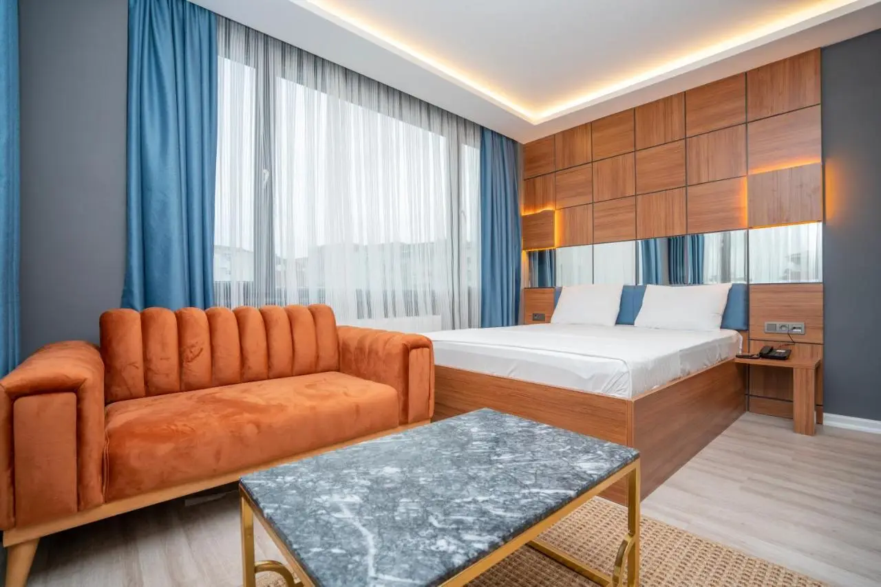 Center Suite