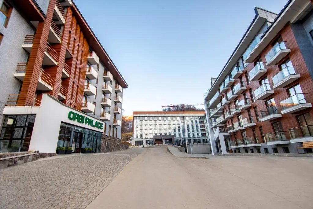 A Modern Suite Close to Gondola Ski Lift