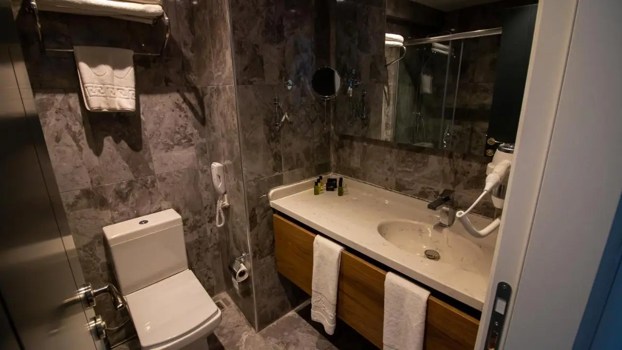 Lake Life Hotel