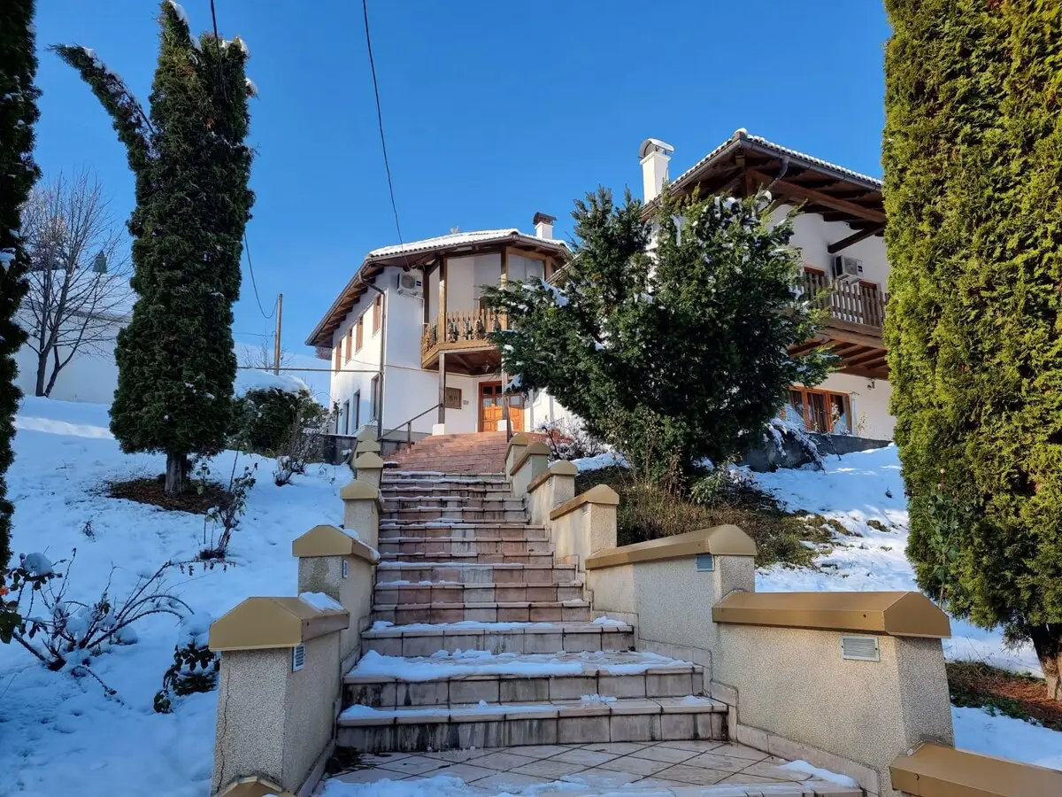 luxurious 350 m villa with 4 bedrooms