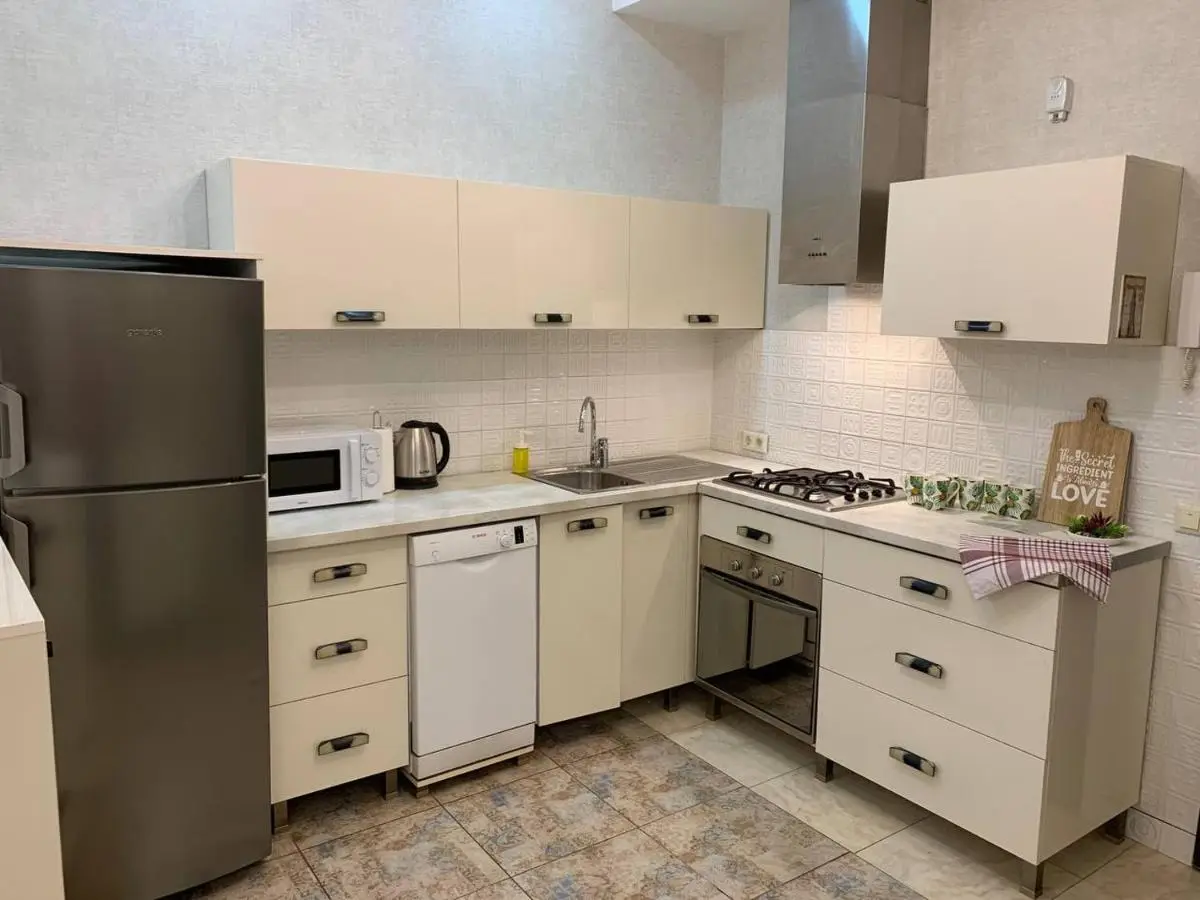 Сozy three-room apartment with 2 separate bedrooms in Old Tbilisi