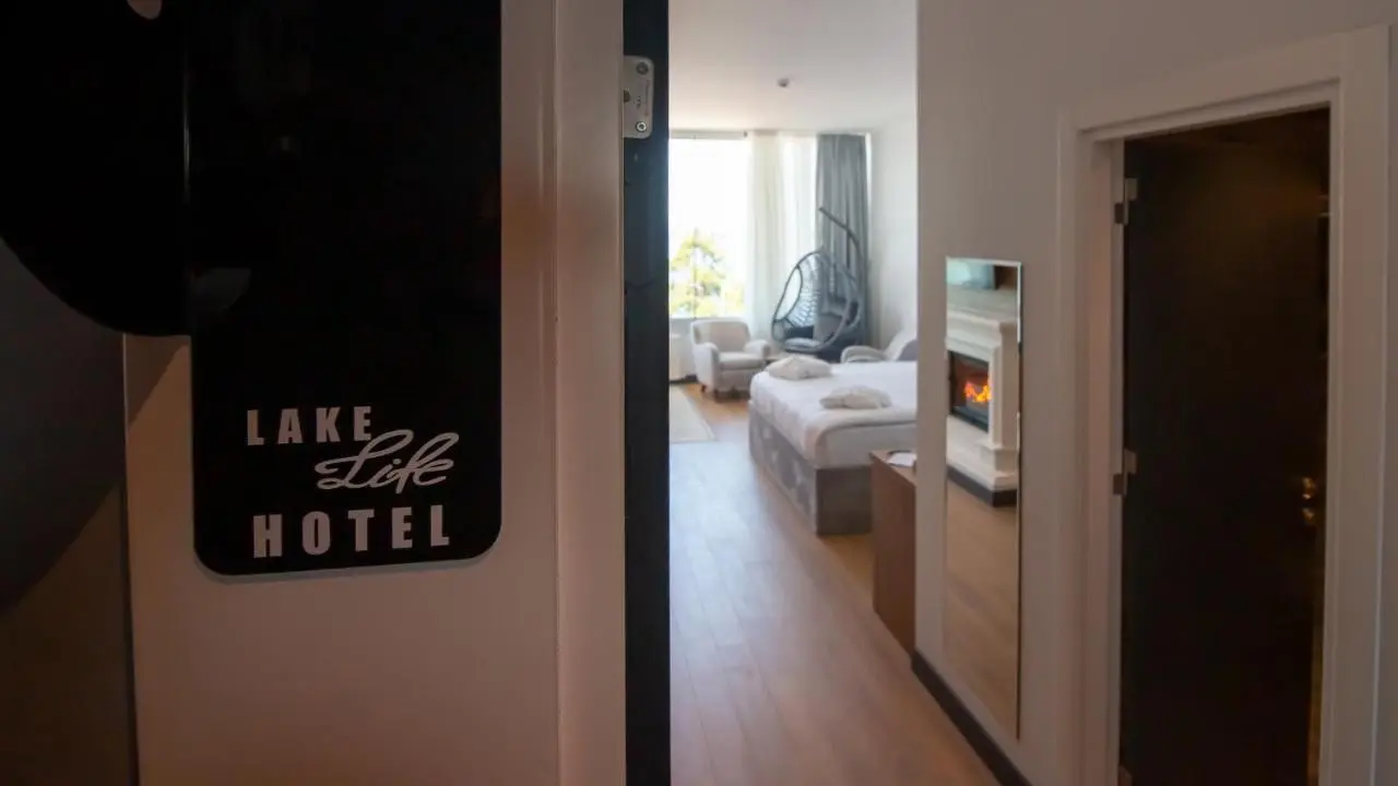 Lake Life Hotel