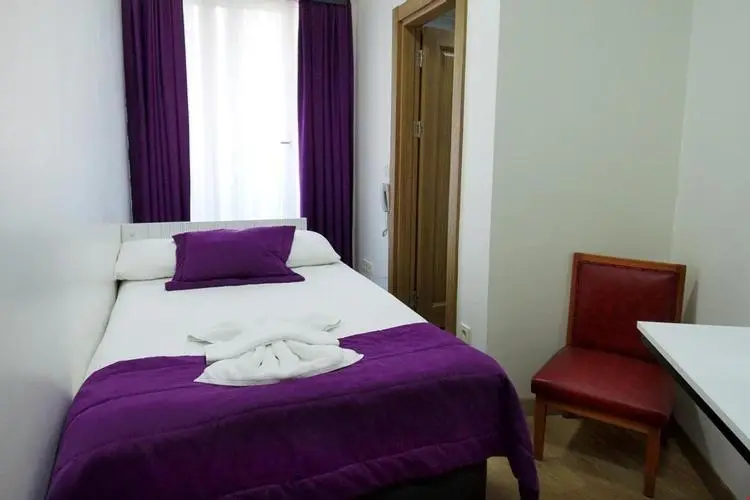 Arya Hotel