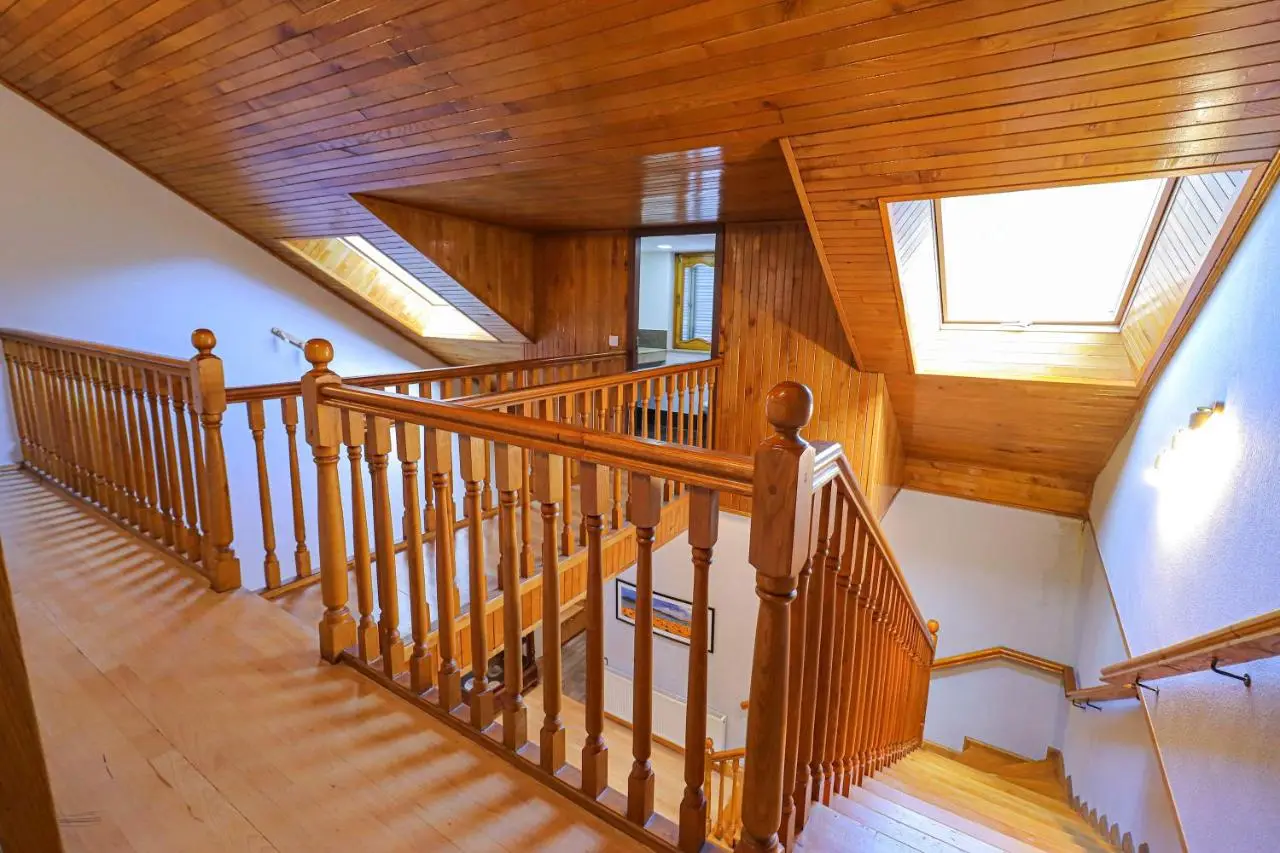 Central 4BR Apt for Groups & Families - By Wehost