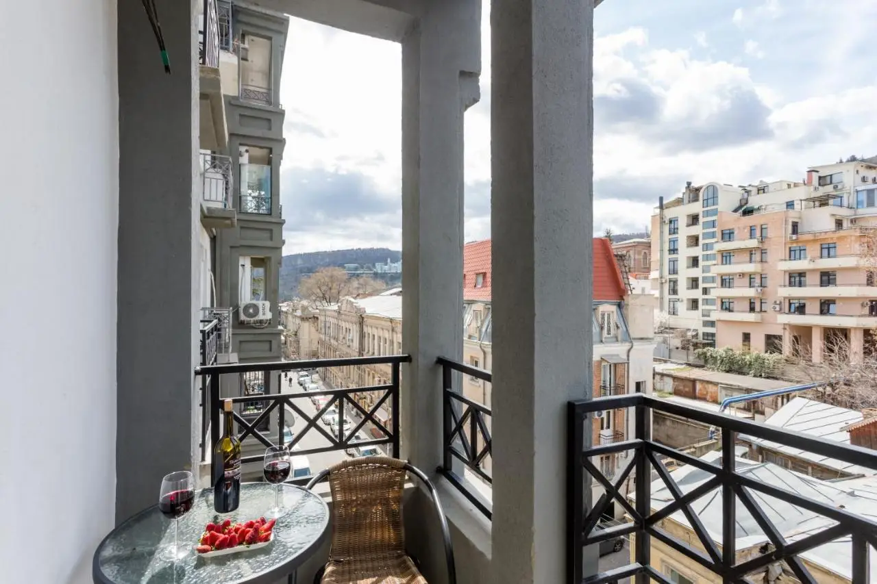 Metro Core Residence