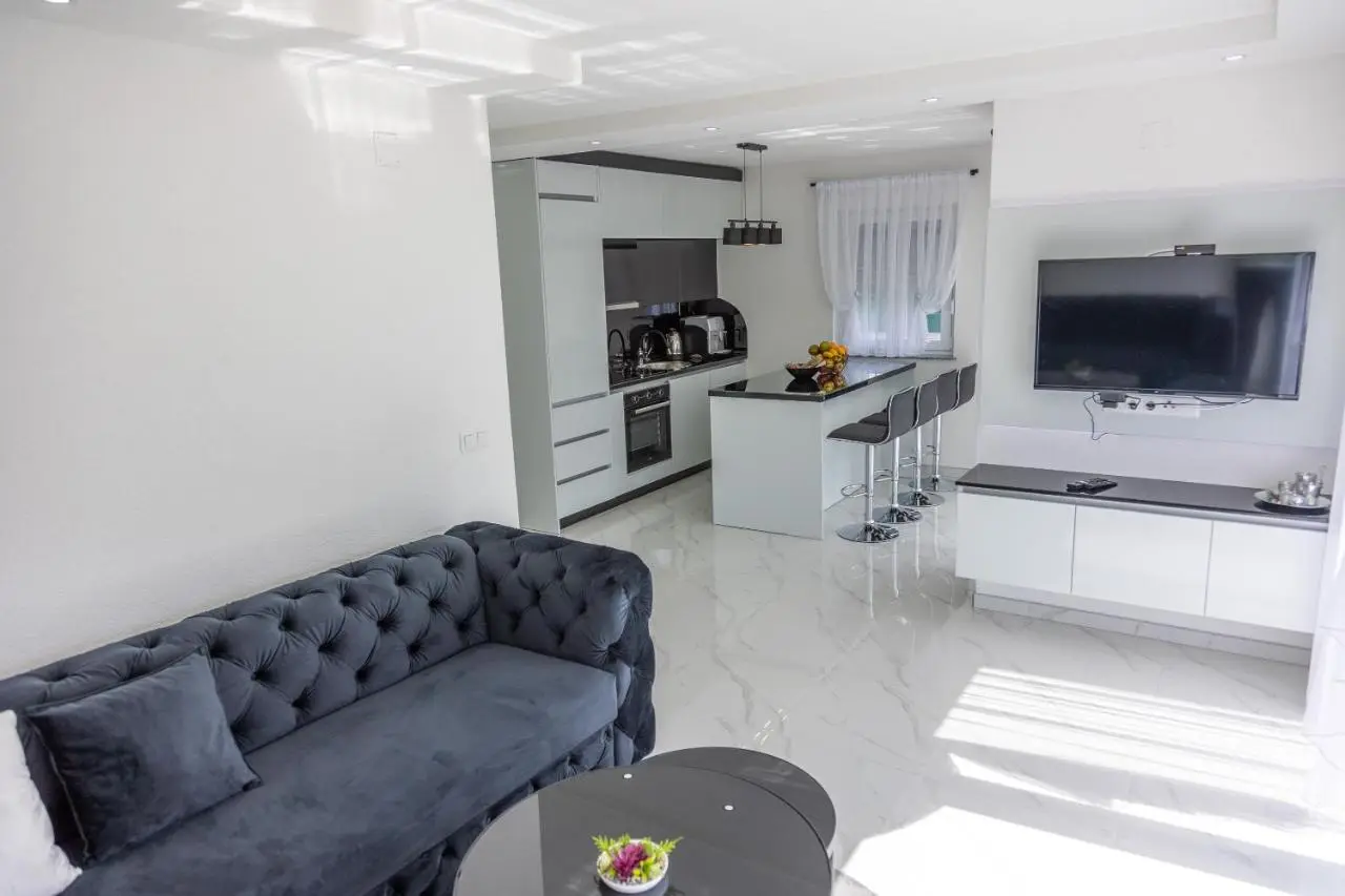 House De Luxe