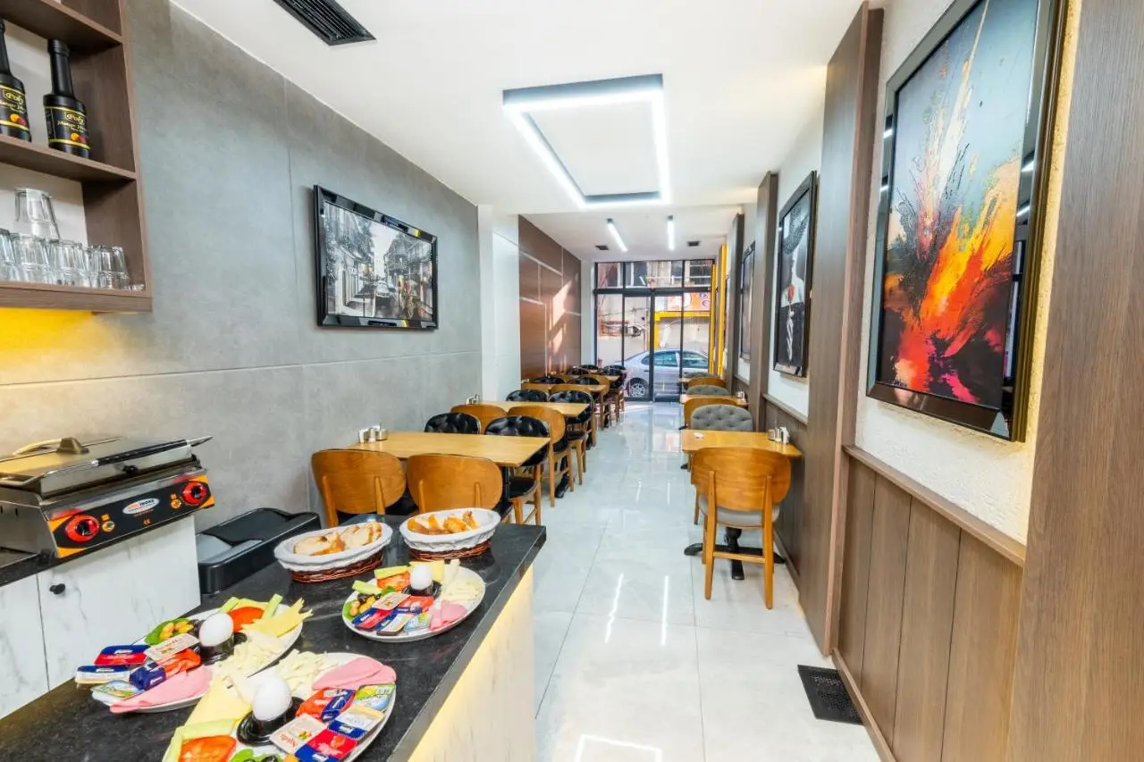Luxury Life Suites