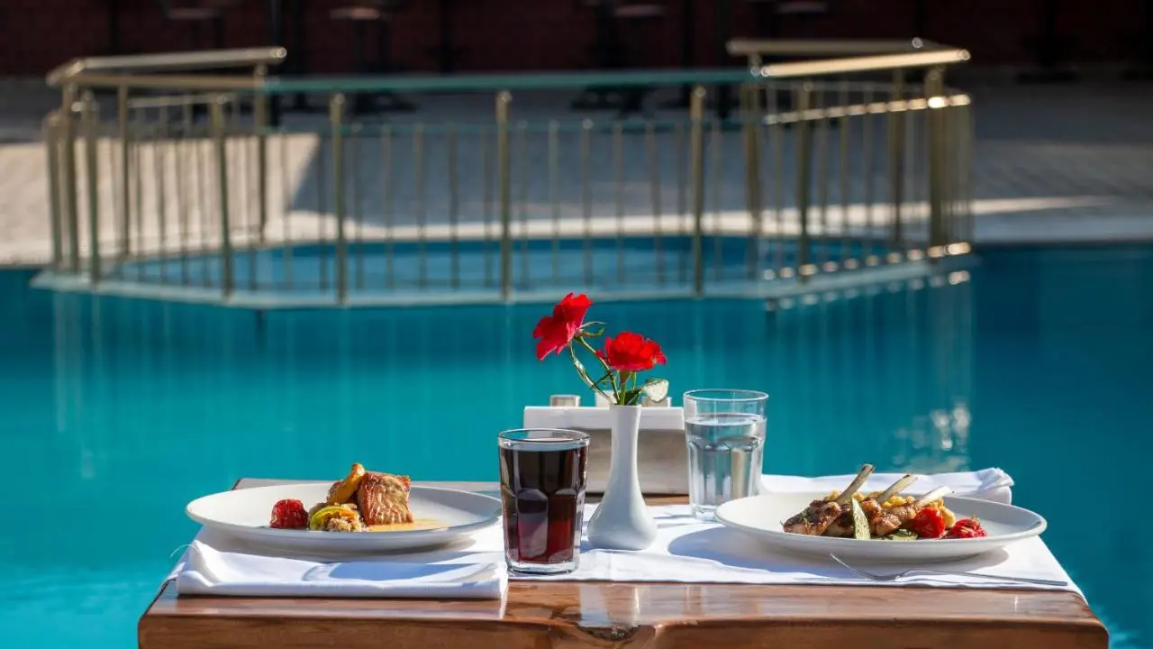 Lake Life Hotel