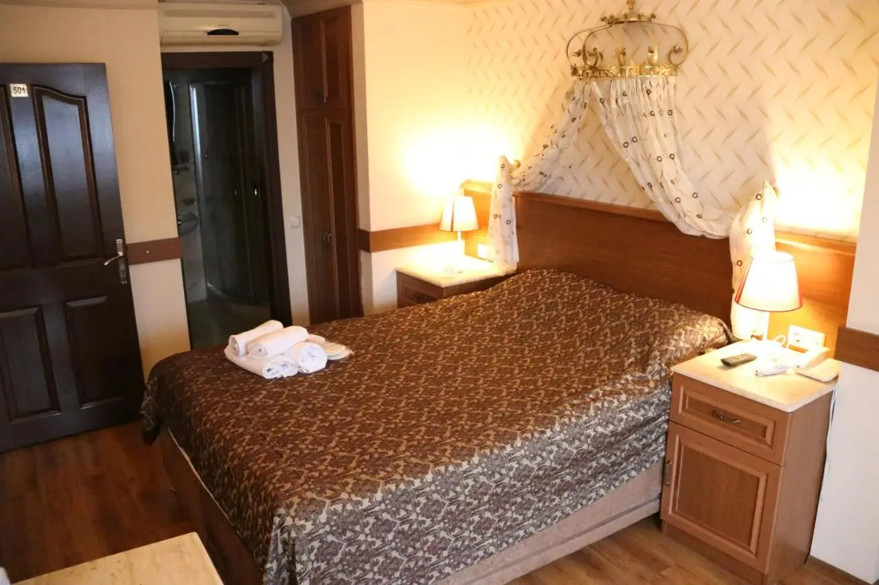 Grand Peninsula Hotel