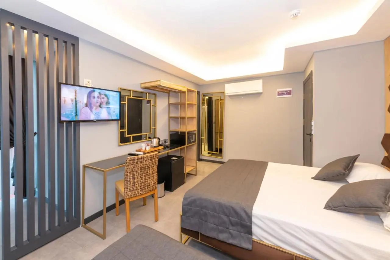 Fly And Stay Airport Hotel