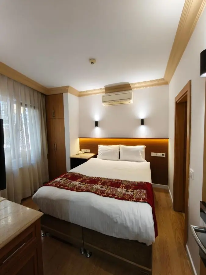 Grand Peninsula Hotel