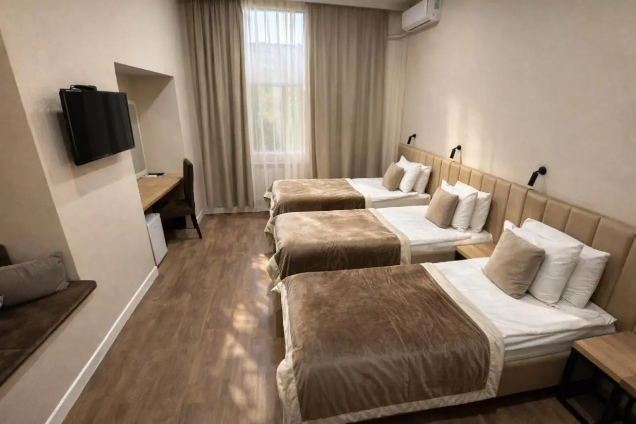 The Cozy Eight Hotel