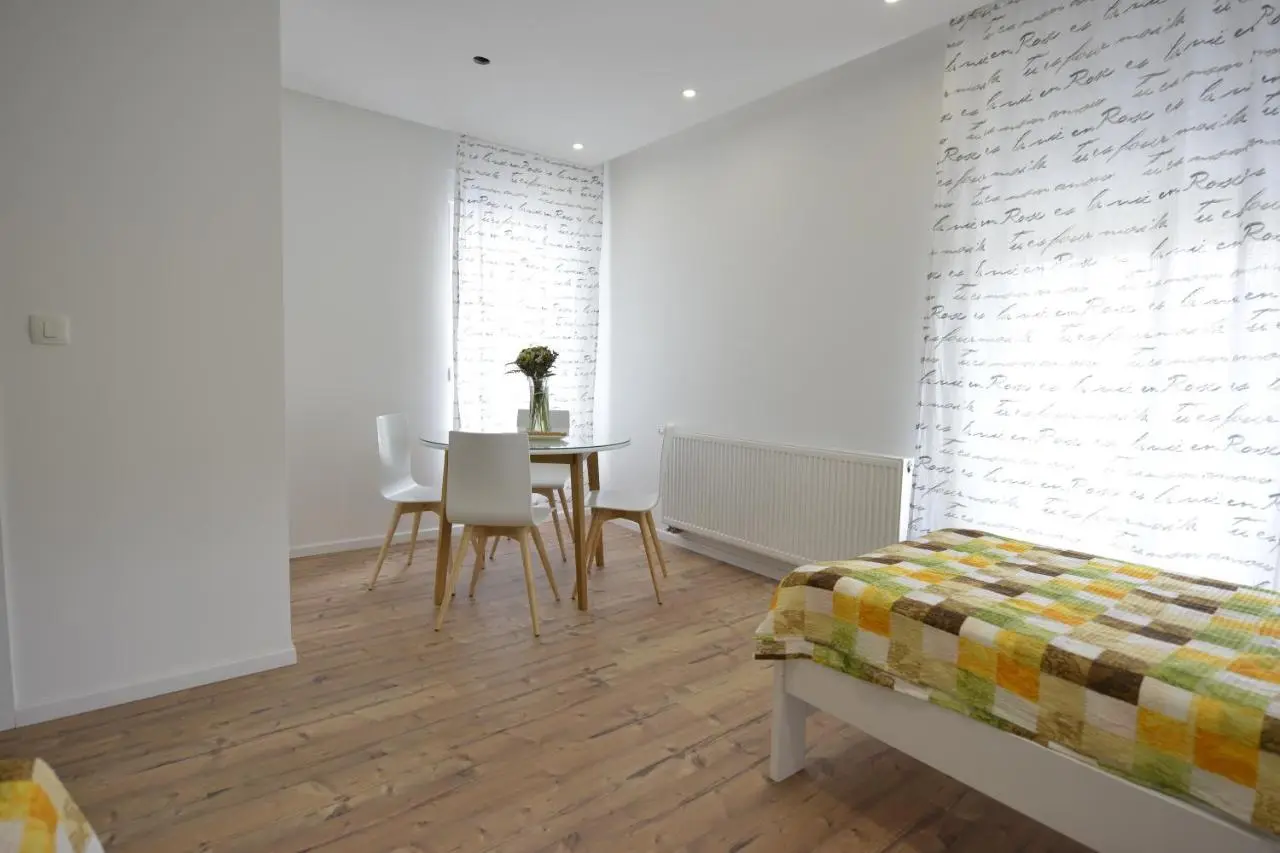 Villa Flower with Free Onsite Parking
