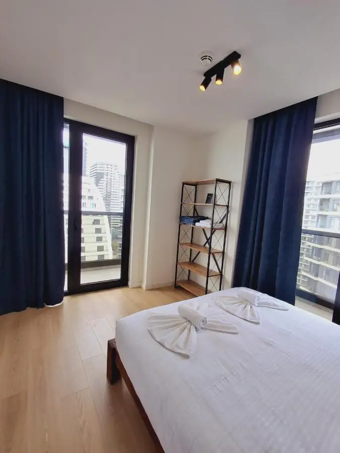 Bright Apart Near the Park Bedroom and Living