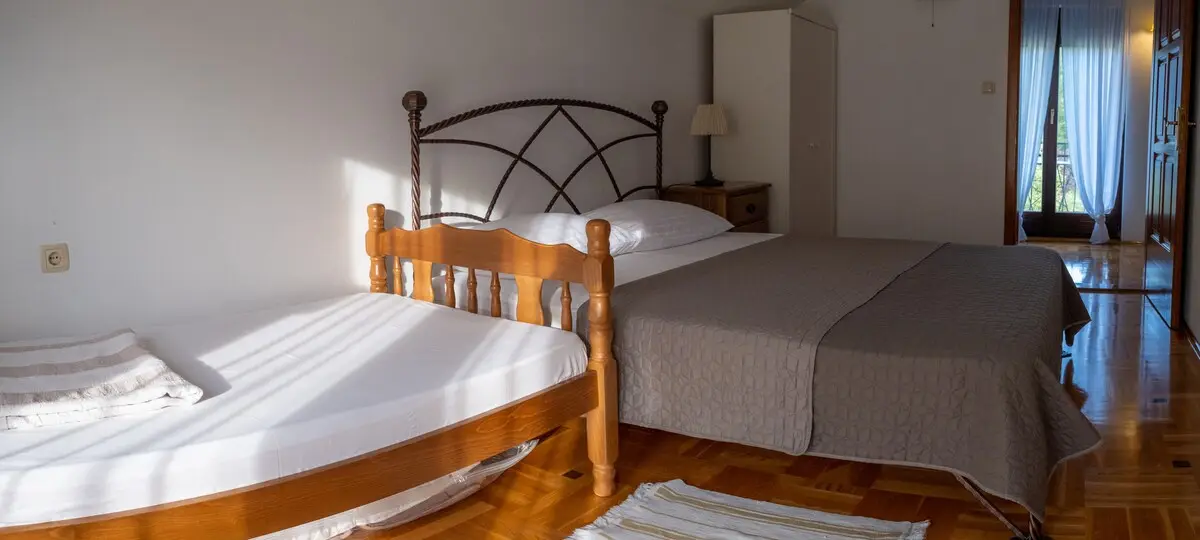 VILLA about min 3 persons - max 6 persons.