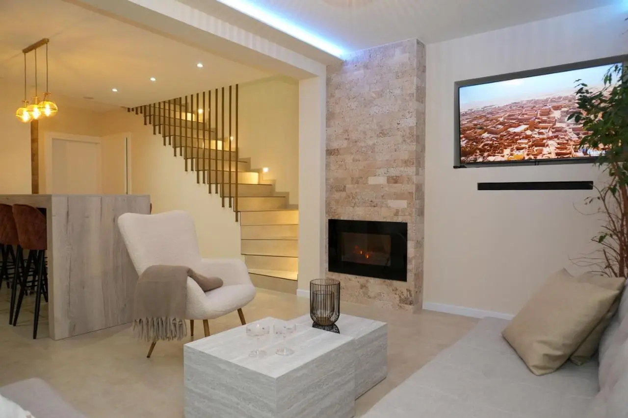 LUXIA PRIVATE ESTATE Sauna & Pool x Jacuzzi with Fireplace outdoor lounge