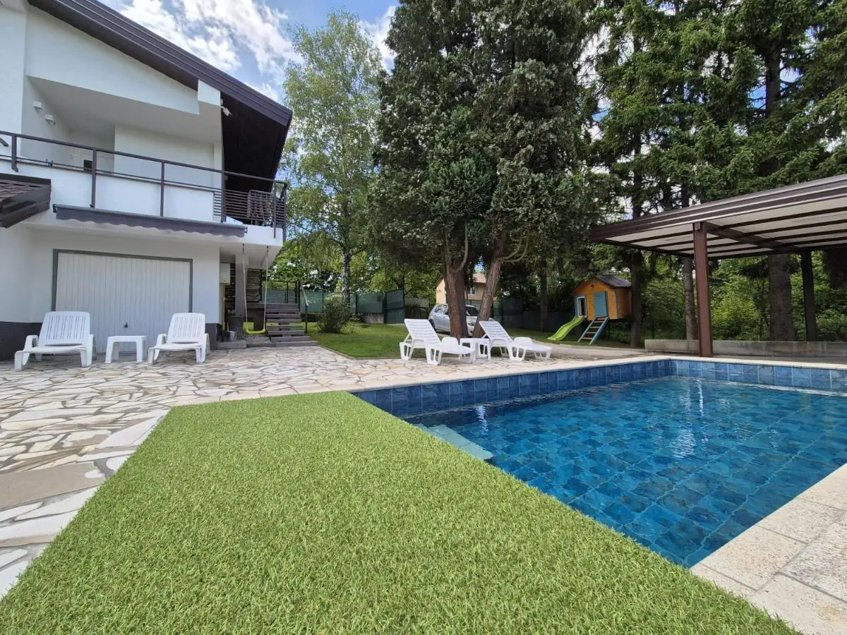 EmUm family cottage