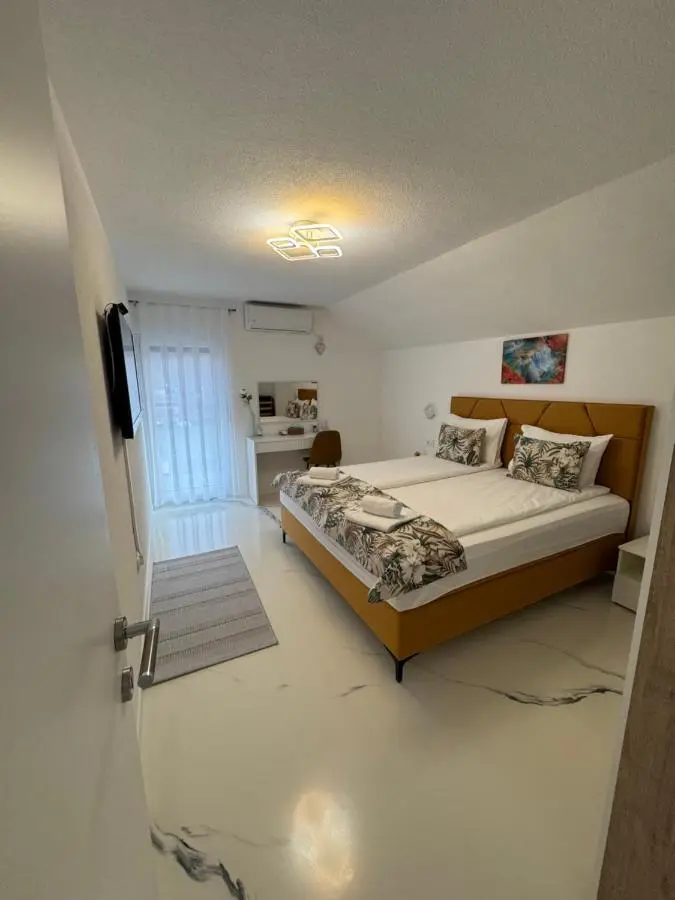 AM Una Lux House