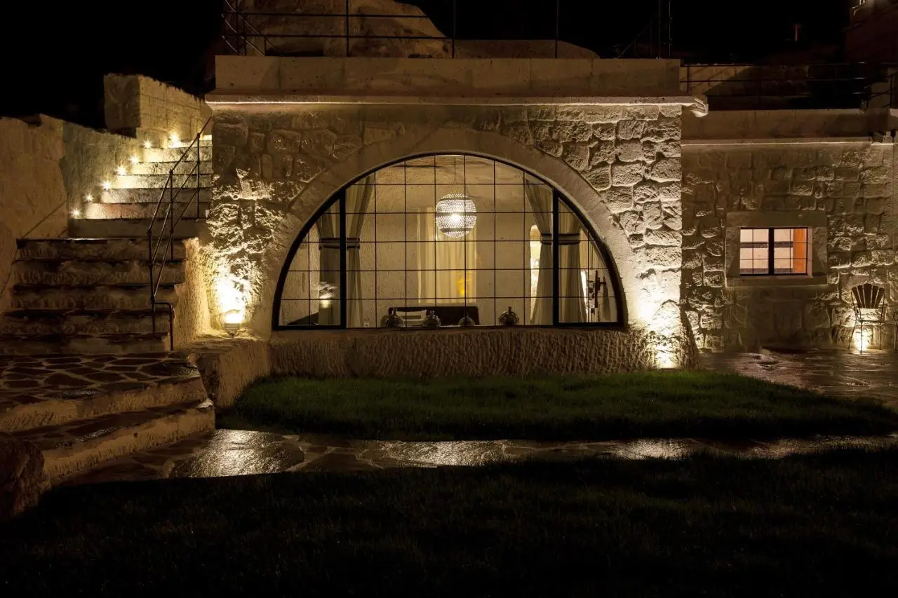 Hezen Cave Hotel