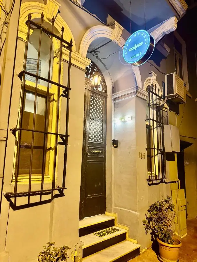 Aram Kerasi Rooms