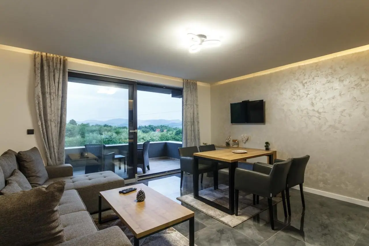 Deluxe Feliciano Apartments