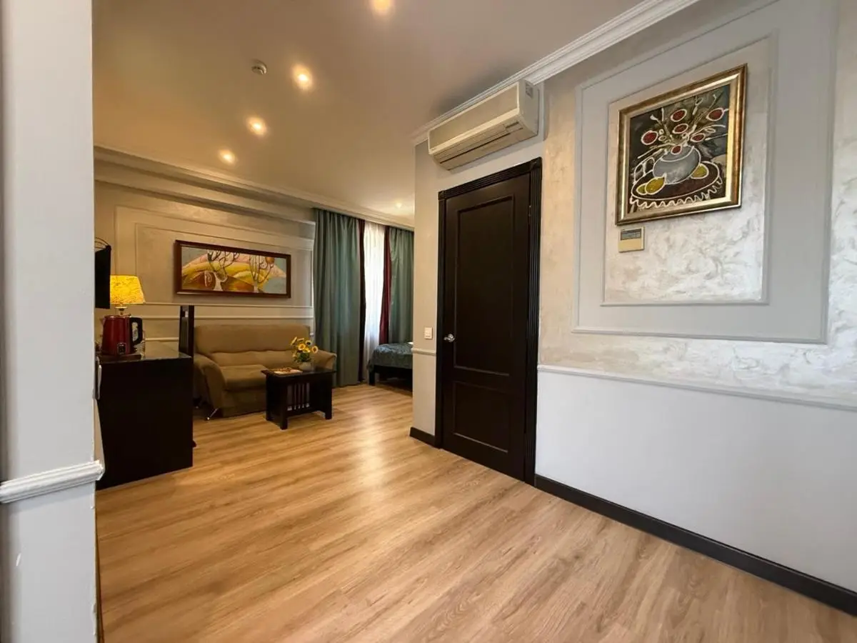 Hazz Central Hotel