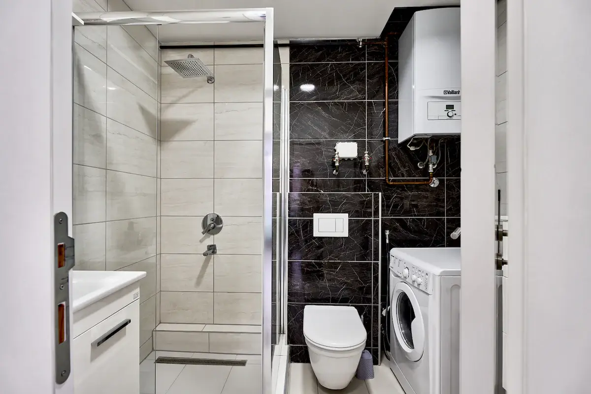 Deluxe Two-Bedroom Riverview Apartment