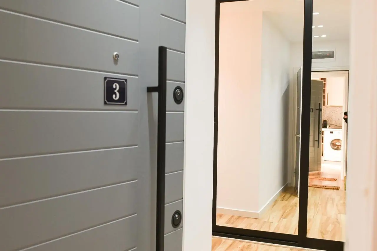 Matisse No3 - One Bedroom Apartment With Balcony