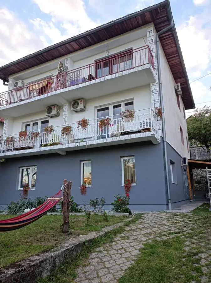 Cozy apartment with garden