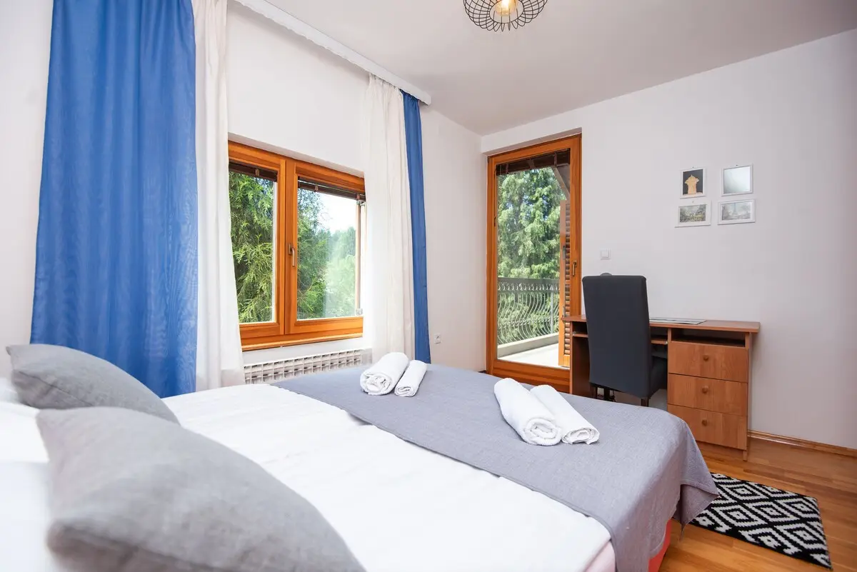 6BDR Holiday Nest - Green Aris